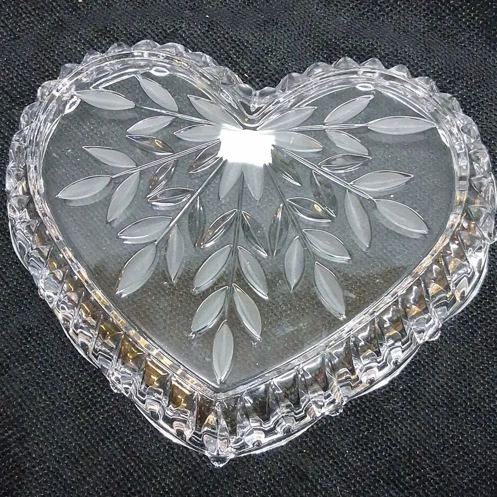 Etched glass Studio Nova heart shape bowl candy or serving dish-‎ Japan